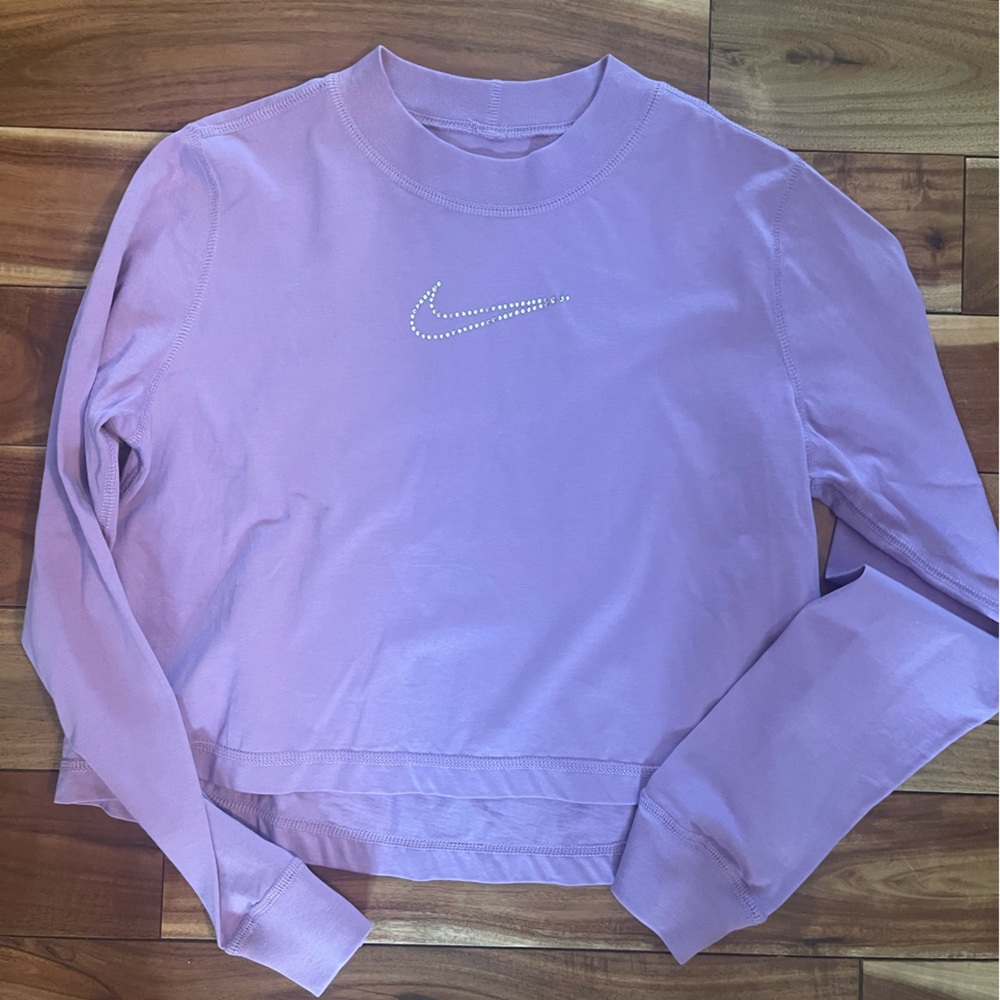 Girls cropped long sleeve Nike shirt
